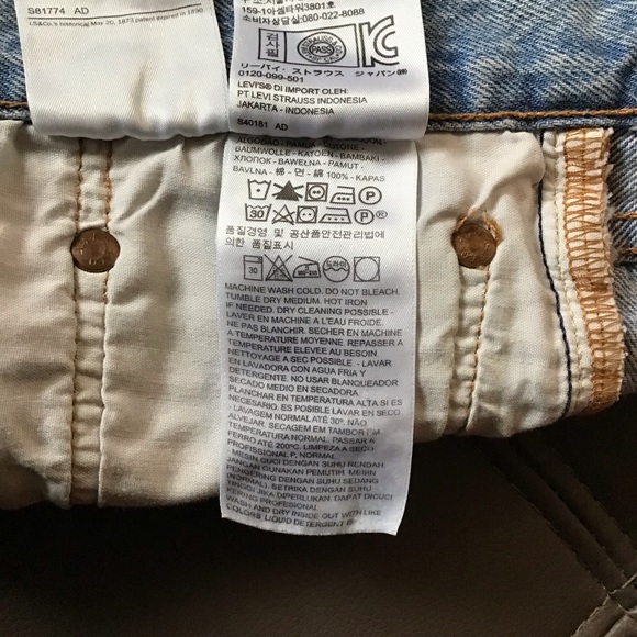 Levi distressed high-waisted jean shorts - Picture 6 of 9